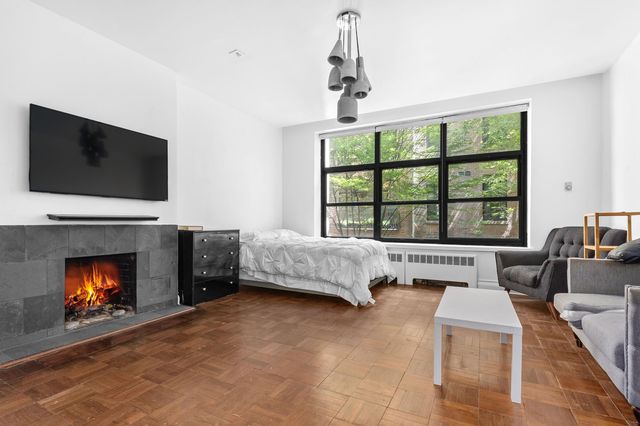 33 W 9th Street, New York City, NY 10011