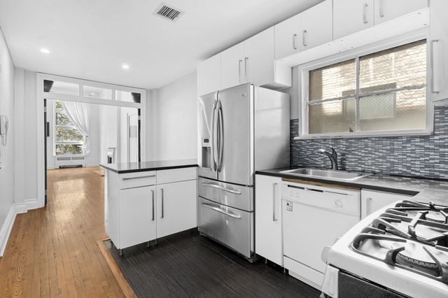 33 W 9th Street, New York City, NY 10011