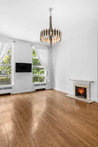 33 W 9th Street, New York City, NY 10011