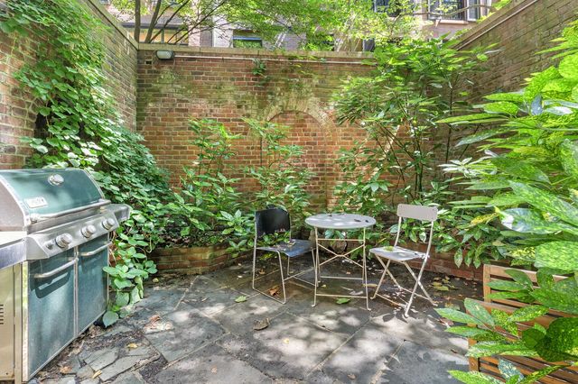33 W 9th Street, New York City, NY 10011