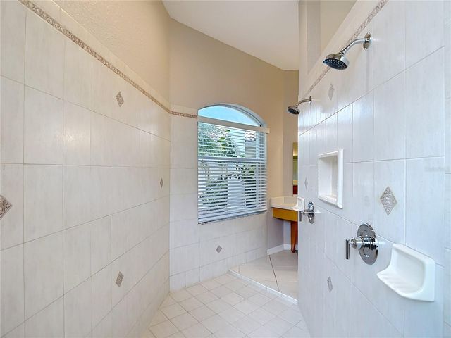 10221 GARDEN ALCOVE DRIVE, Tampa, FL 33647