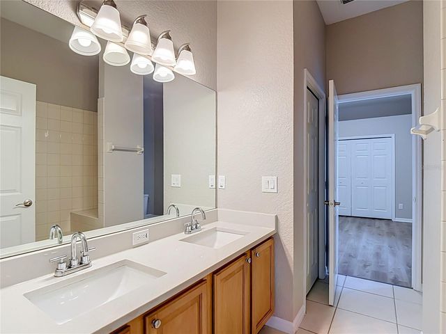 10221 GARDEN ALCOVE DRIVE, Tampa, FL 33647