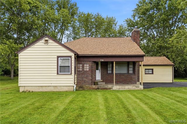 738 Upper Mountain Road, Lewiston, NY 14092