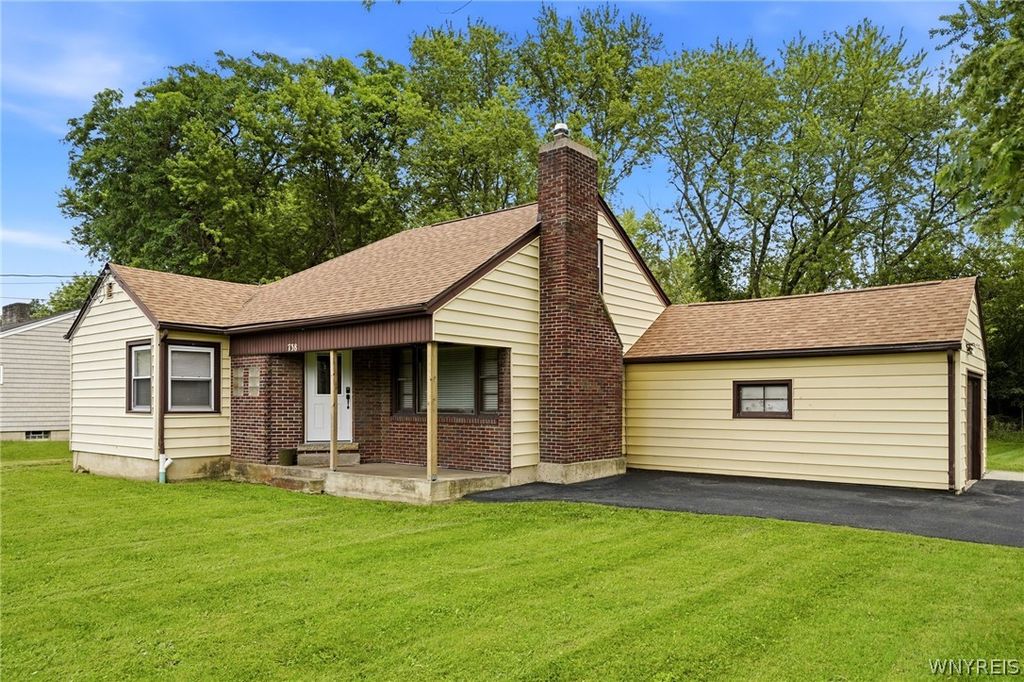 738 Upper Mountain Road, Lewiston, NY 14092
