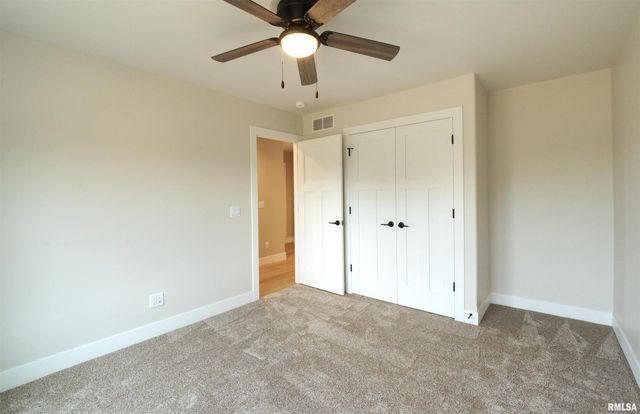 404 Crossroads Avenue, Camanche, IA 52730