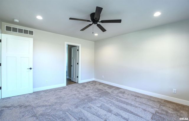 404 Crossroads Avenue, Camanche, IA 52730