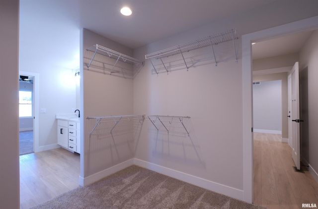 404 Crossroads Avenue, Camanche, IA 52730