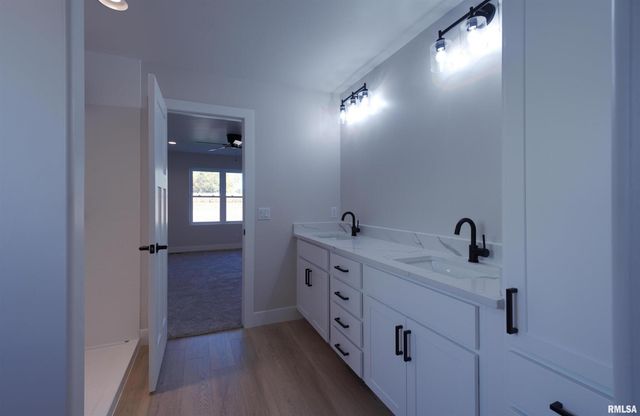 404 Crossroads Avenue, Camanche, IA 52730