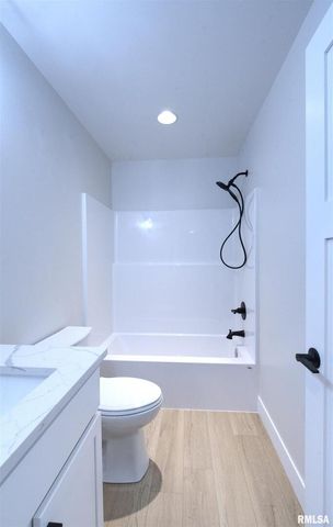 404 Crossroads Avenue, Camanche, IA 52730