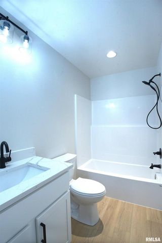 404 Crossroads Avenue, Camanche, IA 52730