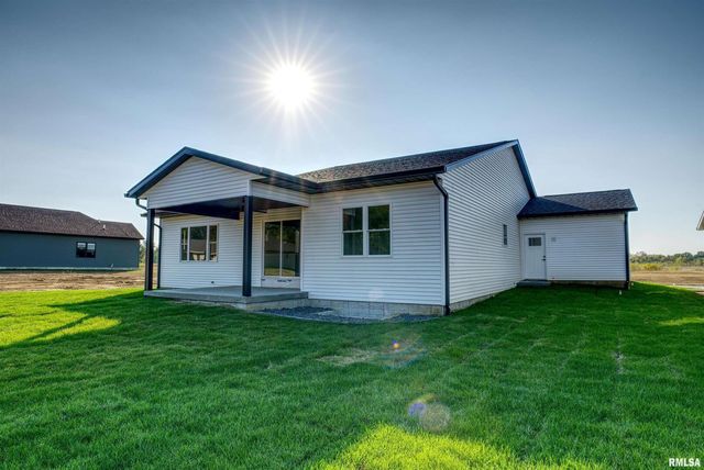 404 Crossroads Avenue, Camanche, IA 52730