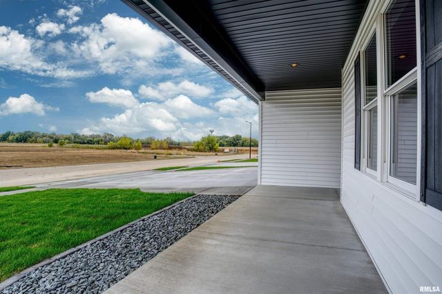 404 Crossroads Avenue, Camanche, IA 52730