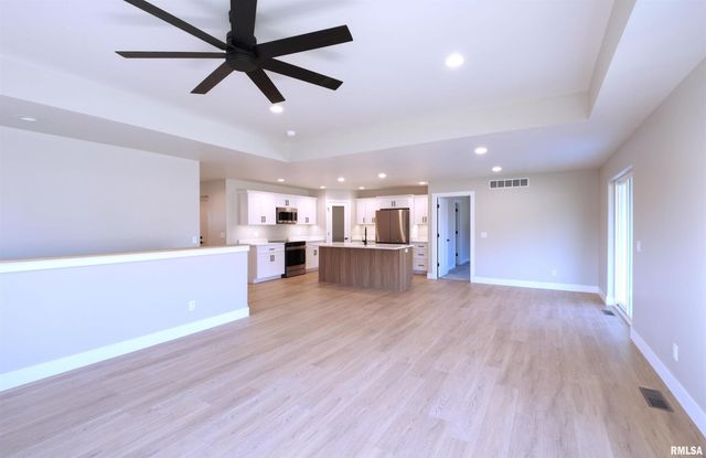 404 Crossroads Avenue, Camanche, IA 52730