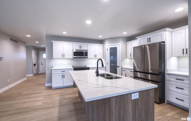 404 Crossroads Avenue, Camanche, IA 52730