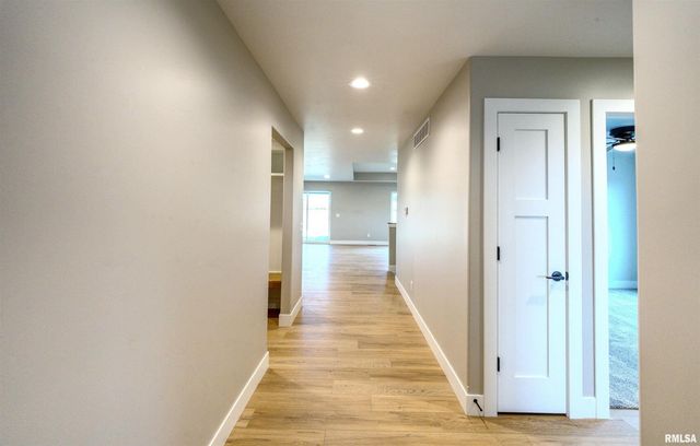 404 Crossroads Avenue, Camanche, IA 52730