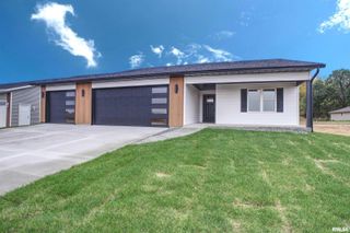 404 Crossroads Avenue, Camanche, IA 52730