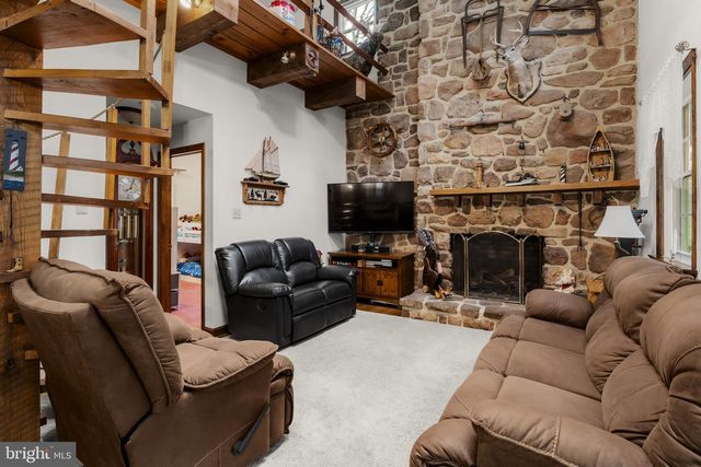 1195 SEGLOCK RD, Lititz, PA 17543