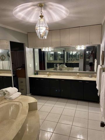 16023 Kingsmoor Way, Miami Lakes, FL 33014