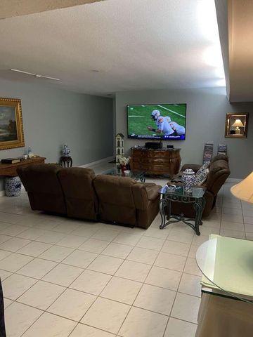 16023 Kingsmoor Way, Miami Lakes, FL 33014