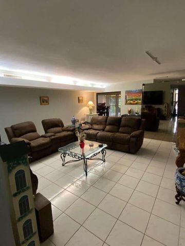 16023 Kingsmoor Way, Miami Lakes, FL 33014