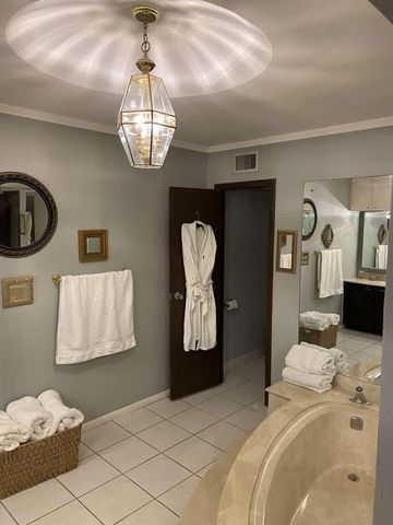 16023 Kingsmoor Way, Miami Lakes, FL 33014