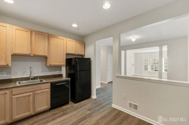 102 forest Drive, Piscataway, NJ 08854