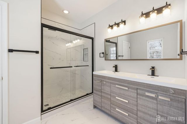 102 forest Drive, Piscataway, NJ 08854