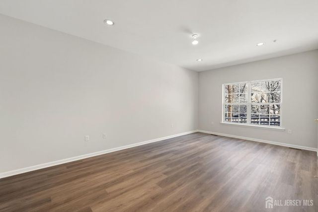 102 forest Drive, Piscataway, NJ 08854