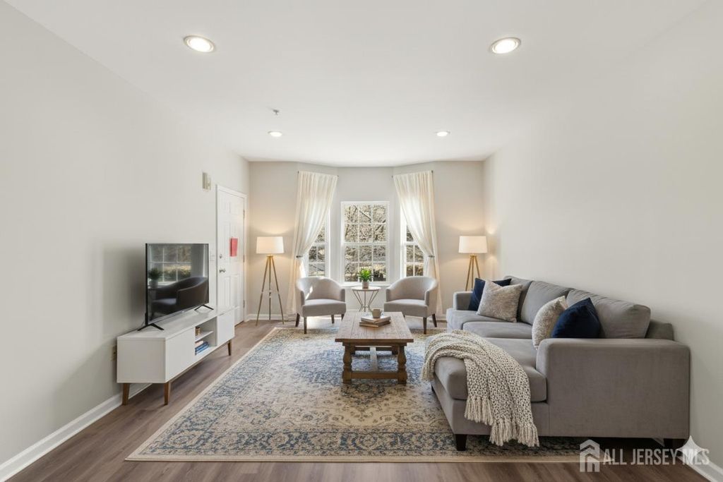 102 forest Drive, Piscataway, NJ 08854