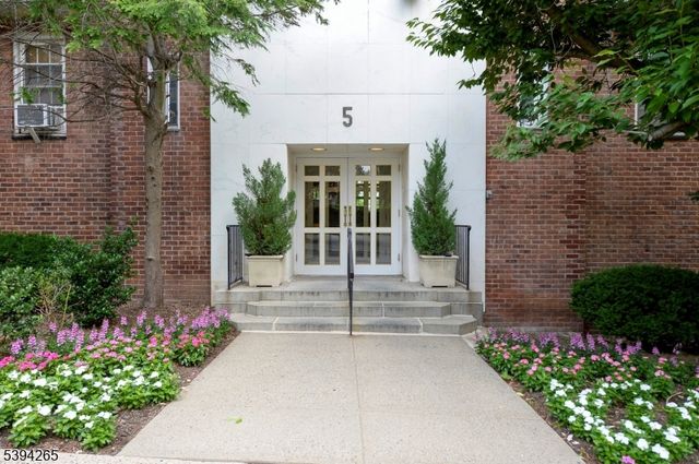 5 Roosevelt Pl 1F, Montclair Twp., NJ 07042