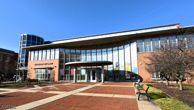 5 Roosevelt Pl 1F, Montclair Twp., NJ 07042