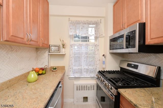 5 Roosevelt Pl 1F, Montclair Twp., NJ 07042