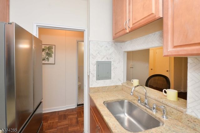 5 Roosevelt Pl 1F, Montclair Twp., NJ 07042