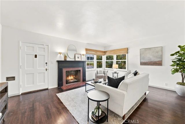 528 W Burnett, Long Beach, CA 90806
