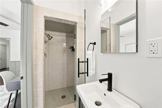 528 W Burnett, Long Beach, CA 90806