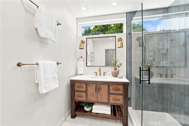 528 W Burnett, Long Beach, CA 90806