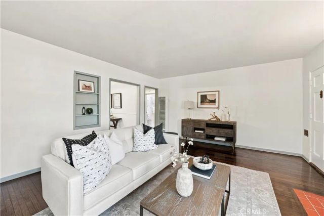 528 W Burnett, Long Beach, CA 90806
