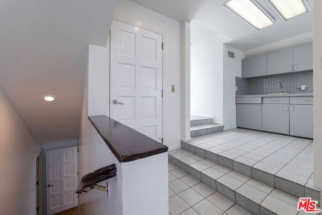 7805 Veragua Drive, Playa Del Rey, CA 90293