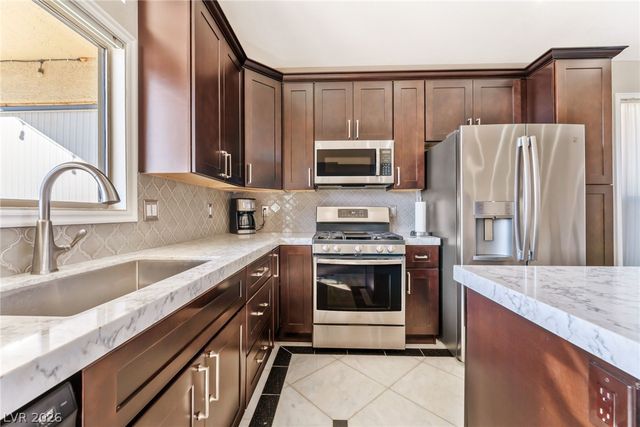 6109 Topaz Valley Avenue, Las Vegas, NV 89130