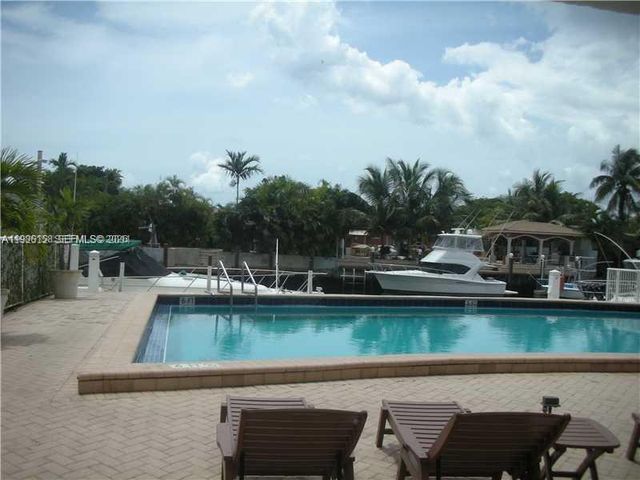 2000 NE 135th Street 1002, North Miami, FL 33181