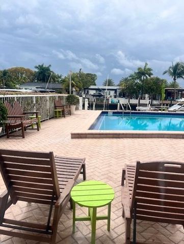 2000 NE 135th Street 1002, North Miami, FL 33181
