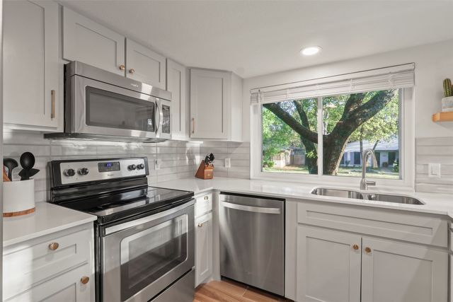 3005 Old Orchard Court, Bedford, TX 76021