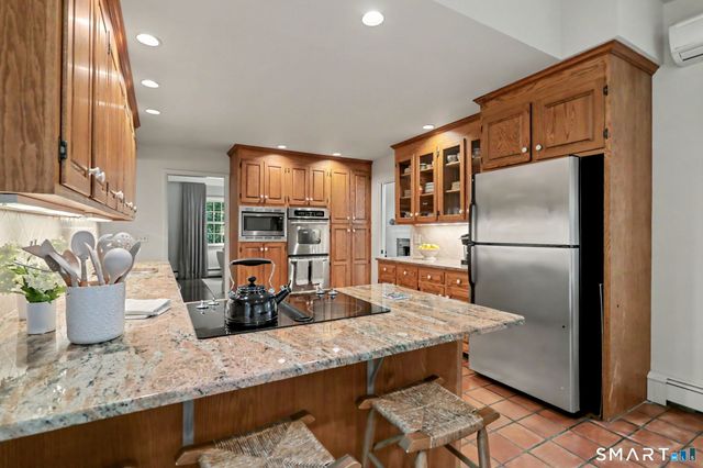 19 Vineyard Lane, Westport, CT 06880