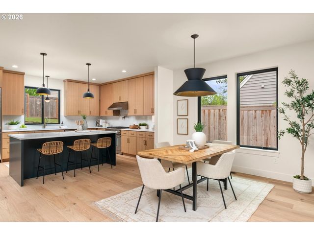 15592 Waluga, Lake Oswego, OR 97035