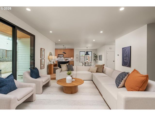 15592 Waluga, Lake Oswego, OR 97035