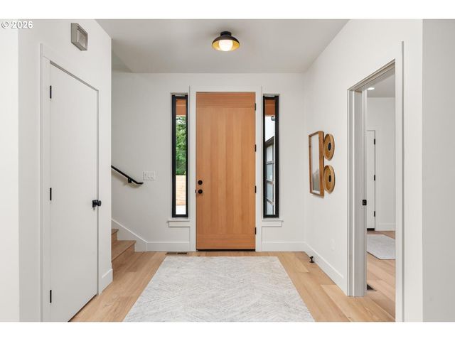 15592 Waluga, Lake Oswego, OR 97035