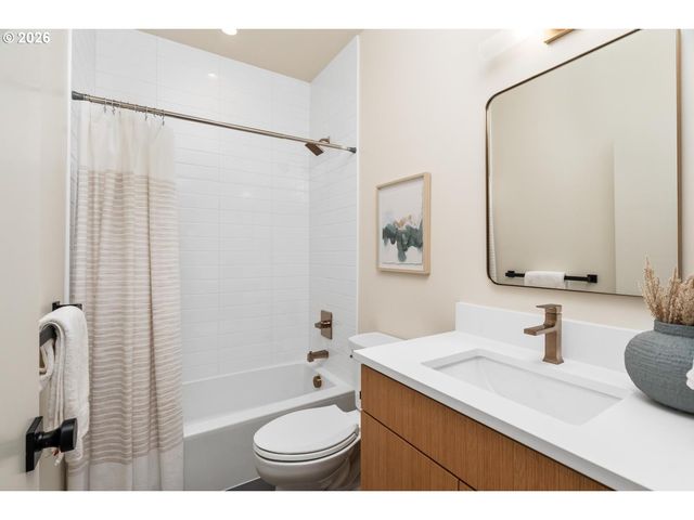 15592 Waluga, Lake Oswego, OR 97035