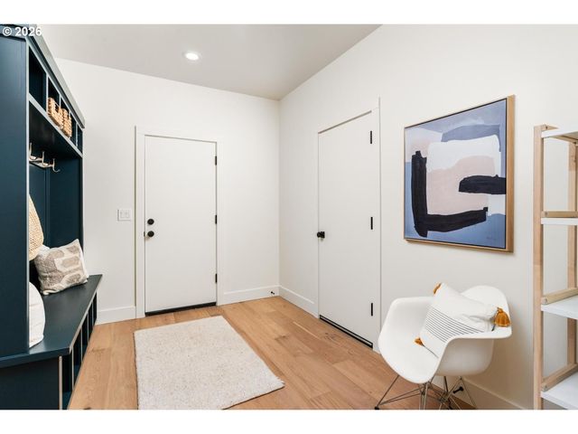 15592 Waluga, Lake Oswego, OR 97035