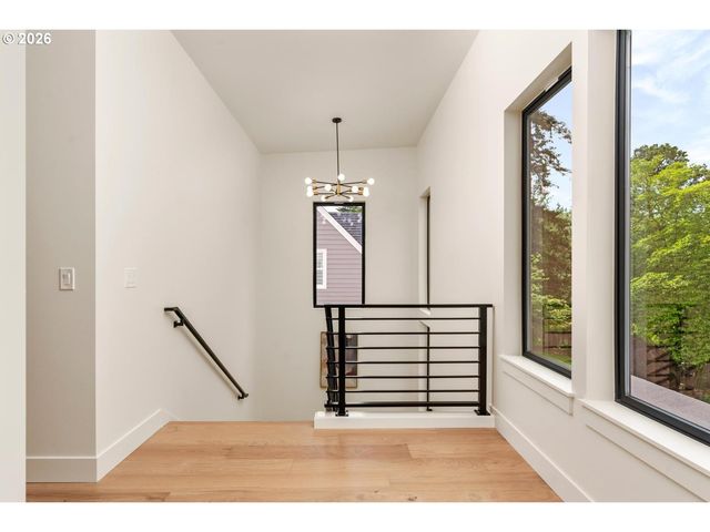 15592 Waluga, Lake Oswego, OR 97035
