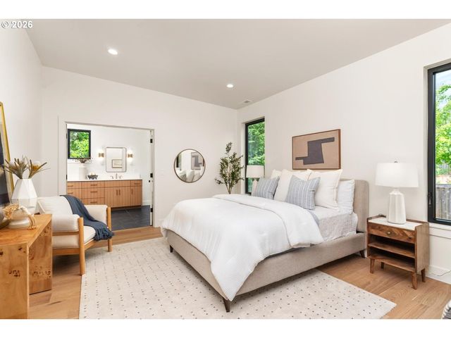 15592 Waluga, Lake Oswego, OR 97035